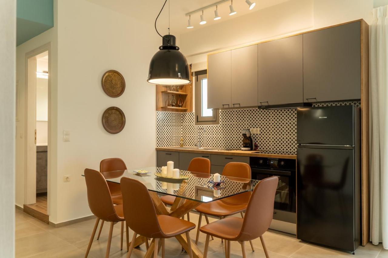 Esperos And Apartments, #1 And #5 *