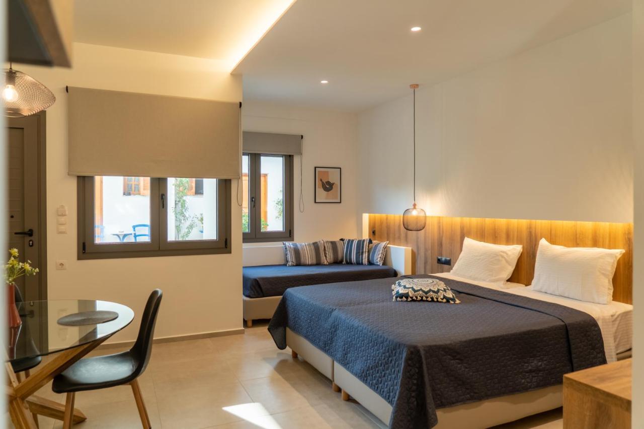 Esperos And Apartments, #1 And #5 *
