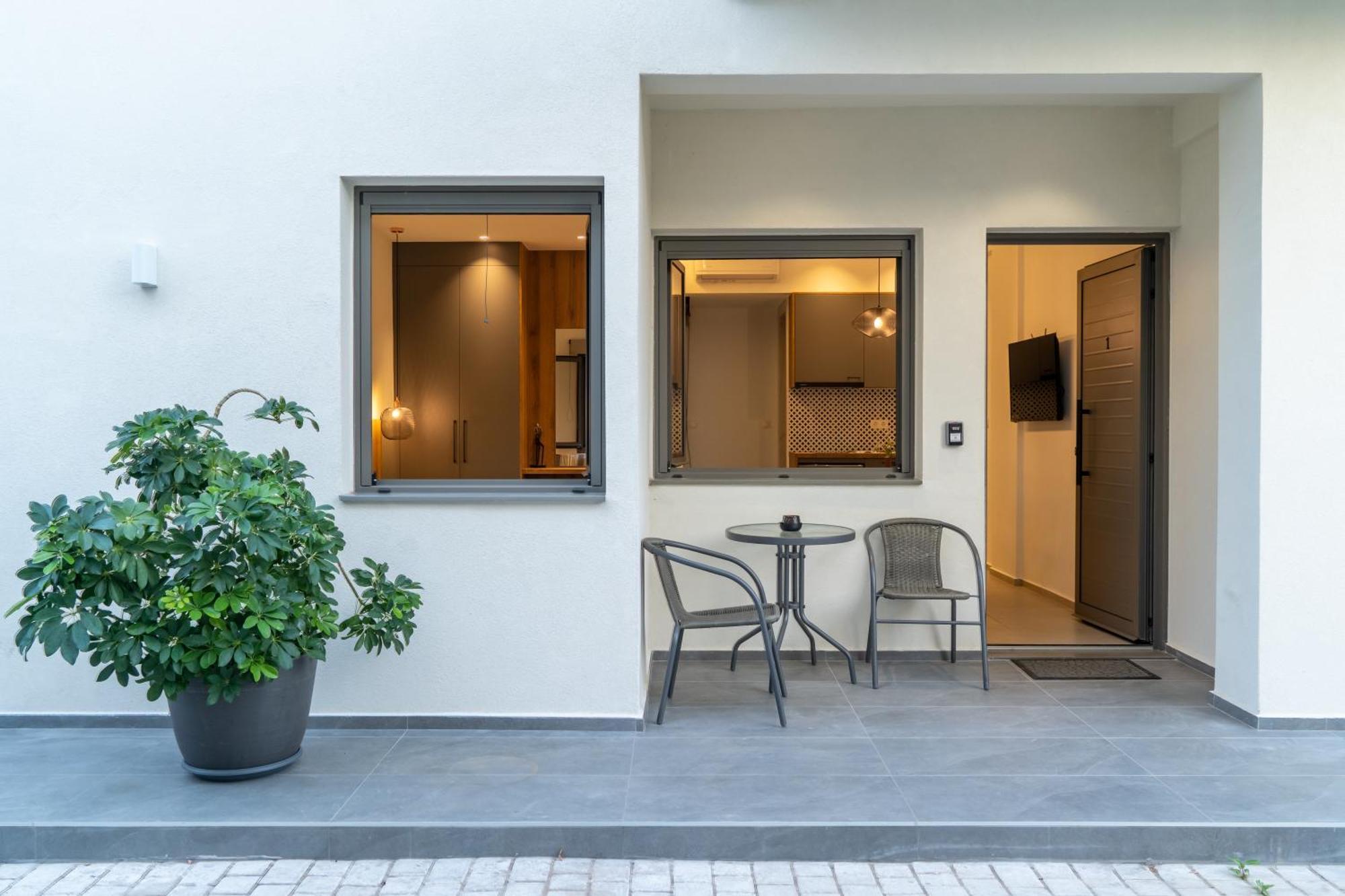 Esperos And Apartments, #1 And #5 Apartment